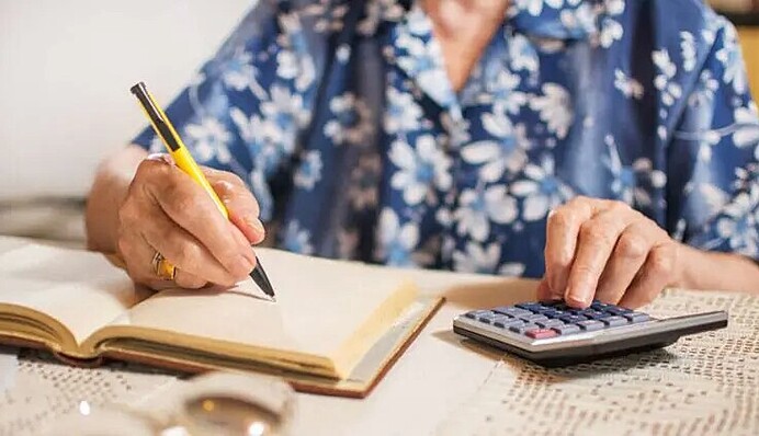 Українським жінкам піднімуть пенсійні виплати: названо умову