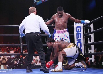 Кубинський "Кінг-Конг" знищив американця, двічі впавши у нокдаун: відео