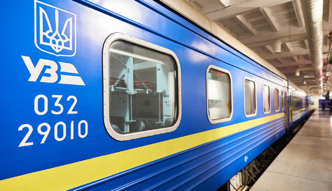 А потім вам вікна б'ють: пасажира обурила російська музика у вагоні 