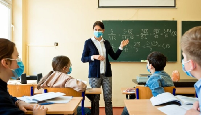 Возвращение масок: Франция и Британия ужесточают антиковидные меры