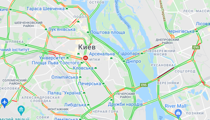 Киев снова стоит в утренних заторах: где не проехать