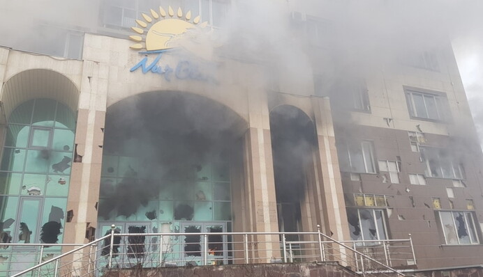 В столице Казахстана объявлен режим ЧП: что сейчас происходит в стране