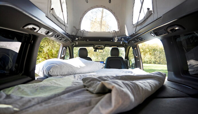 У ньому можна жити: Mercedes представив спеціальний електромобіль