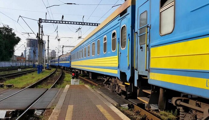 В Украине пассажирам придется доплачивать за ж/д билеты: что изменилось