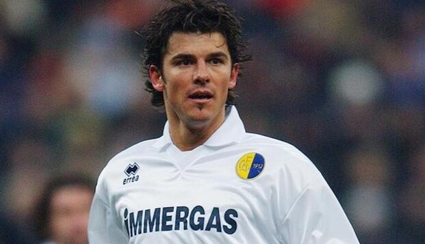 Неймовірно зворушлива історія: ексфутболіст пішов зі спорту через сина