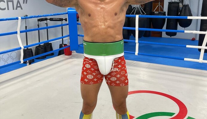 Стихія проти стихії: Усик провів незвичайний бій, відео