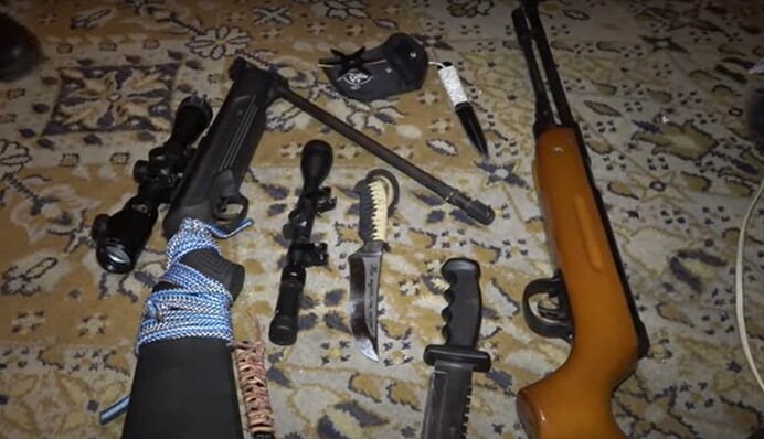 У Сумах чоловік стріляв по вікнах багатоповерхівки та влаштував вибух: відео