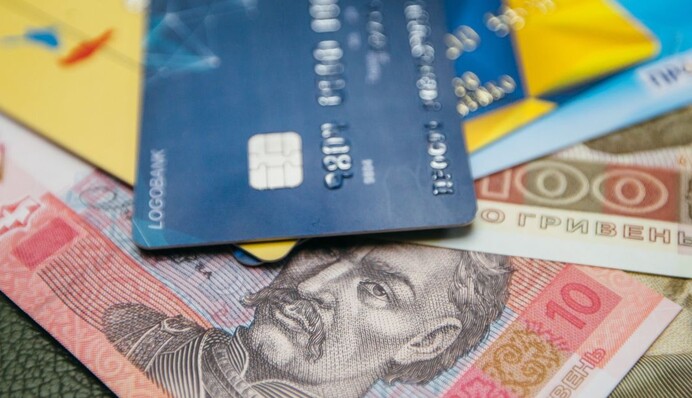 Отримали гроші на картку - платіть: на українців чекають нові податки у 2022 році