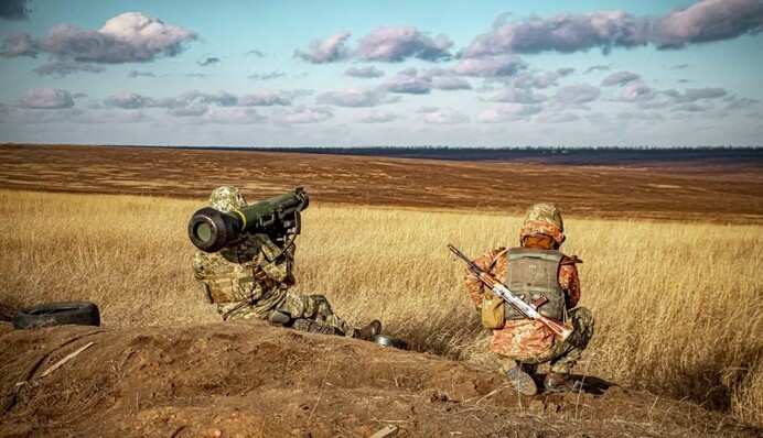 Оружие, бронеавтомобили и много другого: за год Украина получила военную помощь на 450 млн долларов, инфографика