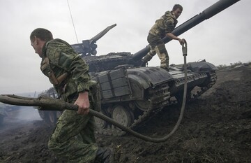 Окупанти на Донбасі приводять війська у бойову готовність, а Кремль стягує гелікоптери до кордону