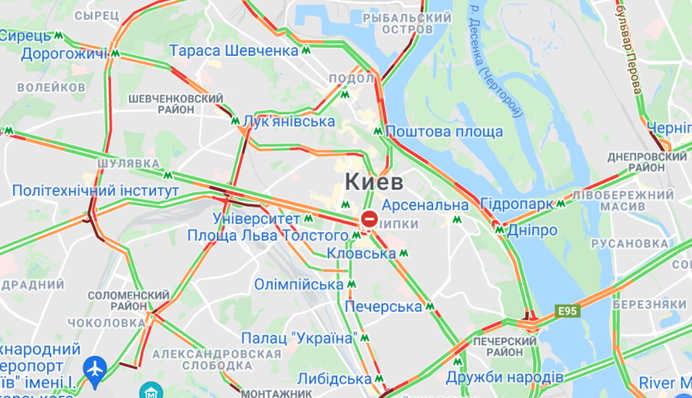 Кияни у мороз стоять у ранкових пробках: карта заторів