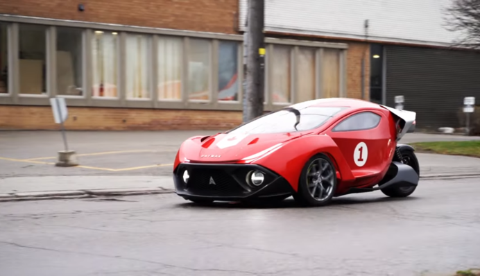 У Канаді створили електрокар з 3 колесами та функцією майнінгу криптовалют: фото та відео