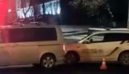 Не пропустили пішохода: у центрі Києва авто копів потрапило у ДТП, фото