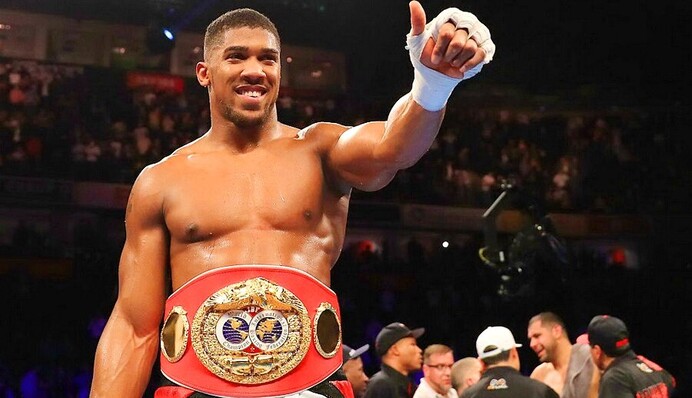 Джошуа показал, как будет побеждать Усика: провел бой с копией украинца