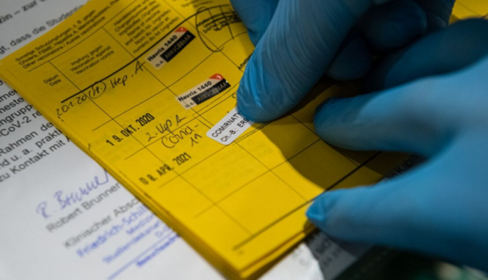 Українців масово штрафують за підроблені сертифікати: коли запрацює ковідна амністія