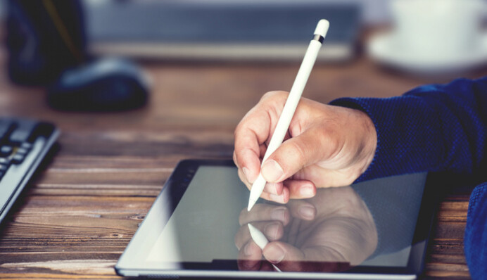 Только раз моргнуть: в Минцифре представили обновленную 