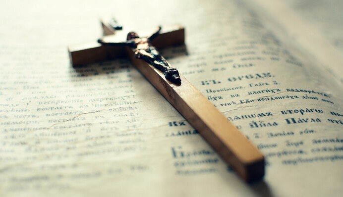 Освящение воды на Крещение: как ее хранить и сколько времени