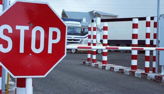 Сусідка України посилила правила в'їзду: що зміниться