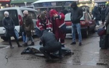 У Києві біля метро знайшли закривавлений труп: фото