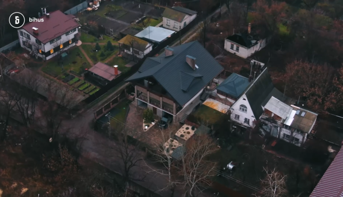 Семья замглавы СБУ владеет недвижимостью и авто на $1 млн: фото и видео