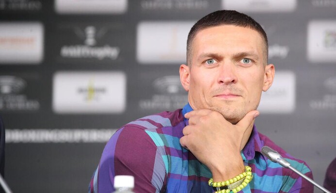 Просто жахають: Усик поскаржився на проблеми на кордоні із Кримом