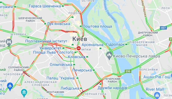 Центр Києва стоїть у величезних пробках: карта заторів
