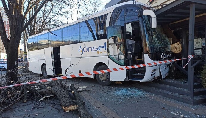 ​Водій знепритомнів: в Одесі сталася страшна ДТП з автобусом