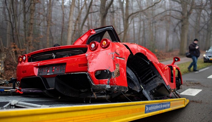 В Нидерландах механик во время тест-драйва разбил дорогой спорткар: фото