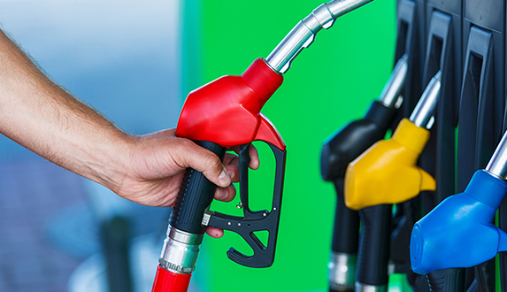В Україні різко подорожчає паливо: водіям назвали терміни та ціни