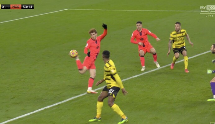 В чемпионате Англии забили невероятный гол 