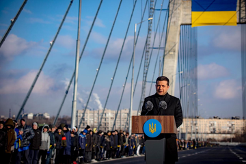 ​Зеленський в День Соборності відкрив вантовий міст через Дніпро у Запоріжжі