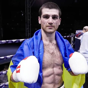 Український боксер нокаутом переміг британця та завоював чемпіонський пояс: відео