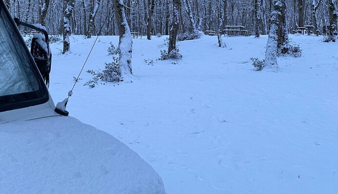 Стамбул завалило снігом: у мережі діляться фото та відео