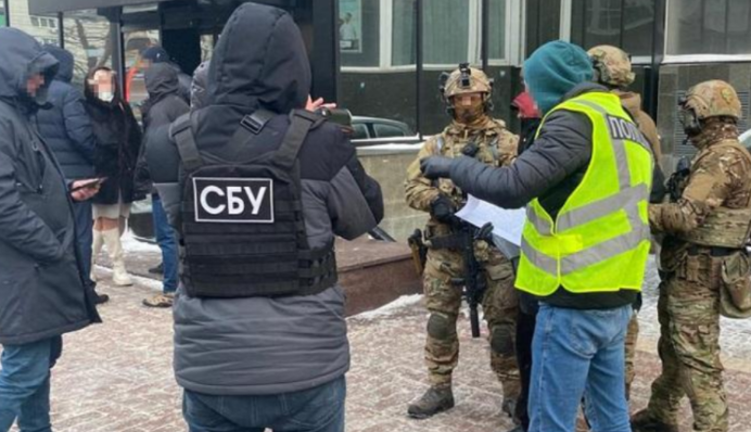 У Києві іноземець вимагав у бізнесмена мільйон доларів та поплатився: фото