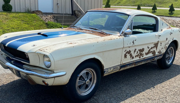 Один із найцінніших в історії: 57-річний Ford Mustang знайшли у старому гаражі, фото