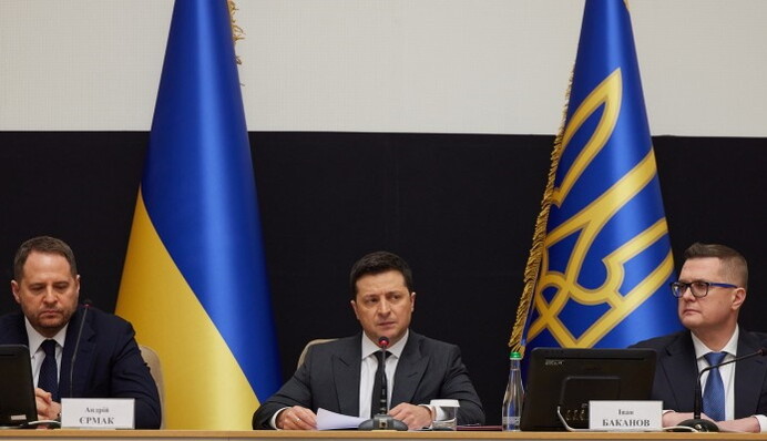 Сяде разом із Єрмаком: за що можуть порушити справи проти Зеленського