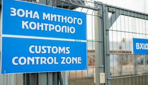 Халатность на 145 миллионов: в Днепре задержали троих таможенников