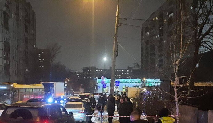 В Киеве обстреляли Lexus: подробности, фото и видео