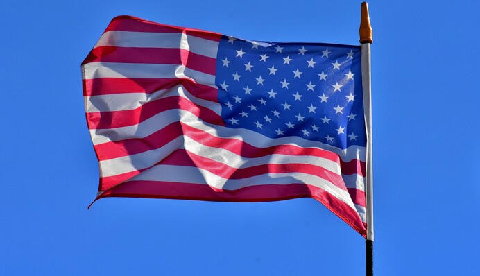 Посольство США знову рекомендує американцям виїжджати з України