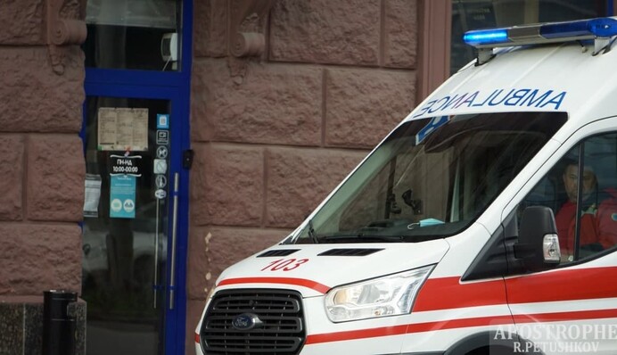 В Запорожской области мужчина чуть не замерз насмерть на ступеньках храма: подробности и фото