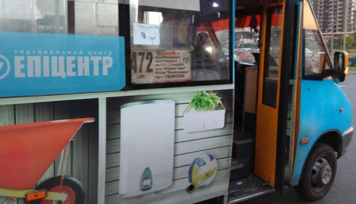 Усю дорогу сидів у соцмережах: 