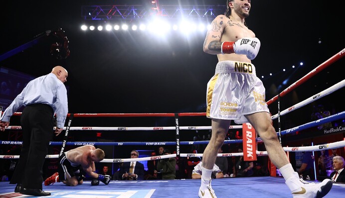 Онук Мухаммеда Алі переміг суперника жорстким нокаутом: відео