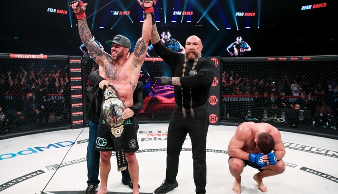 Американський чемпіон MMA побив росіянина, який втік з України: відео