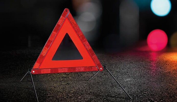 У Київській області потяг протаранив маршрутний автобус: перші подробиці та відео