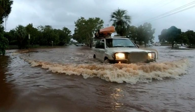 На Австралию обрушились сильнейшие за 120 лет дожди: фото и видео потопа