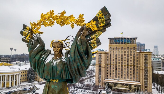 Київ стоїть на порозі 