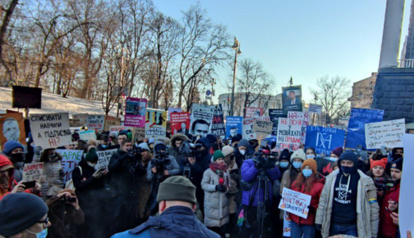 Поважайте наш вибір: студенти Могилянки прийшли під Кабмін із мітингом, фото та відео