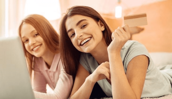 Подросткам разрешили открыть карты в рамках программы 