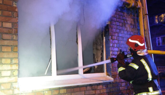 У Києві смертельна пожежа у багатоповерхівці: подробиці та фото