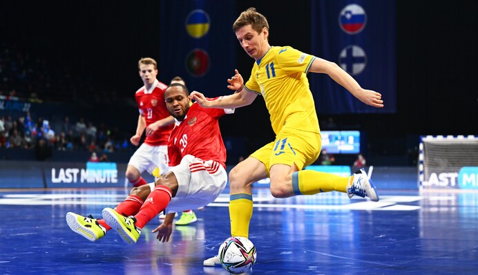 Исполнили песню про Путина: как фанаты поддерживали Украину в матче с Россией